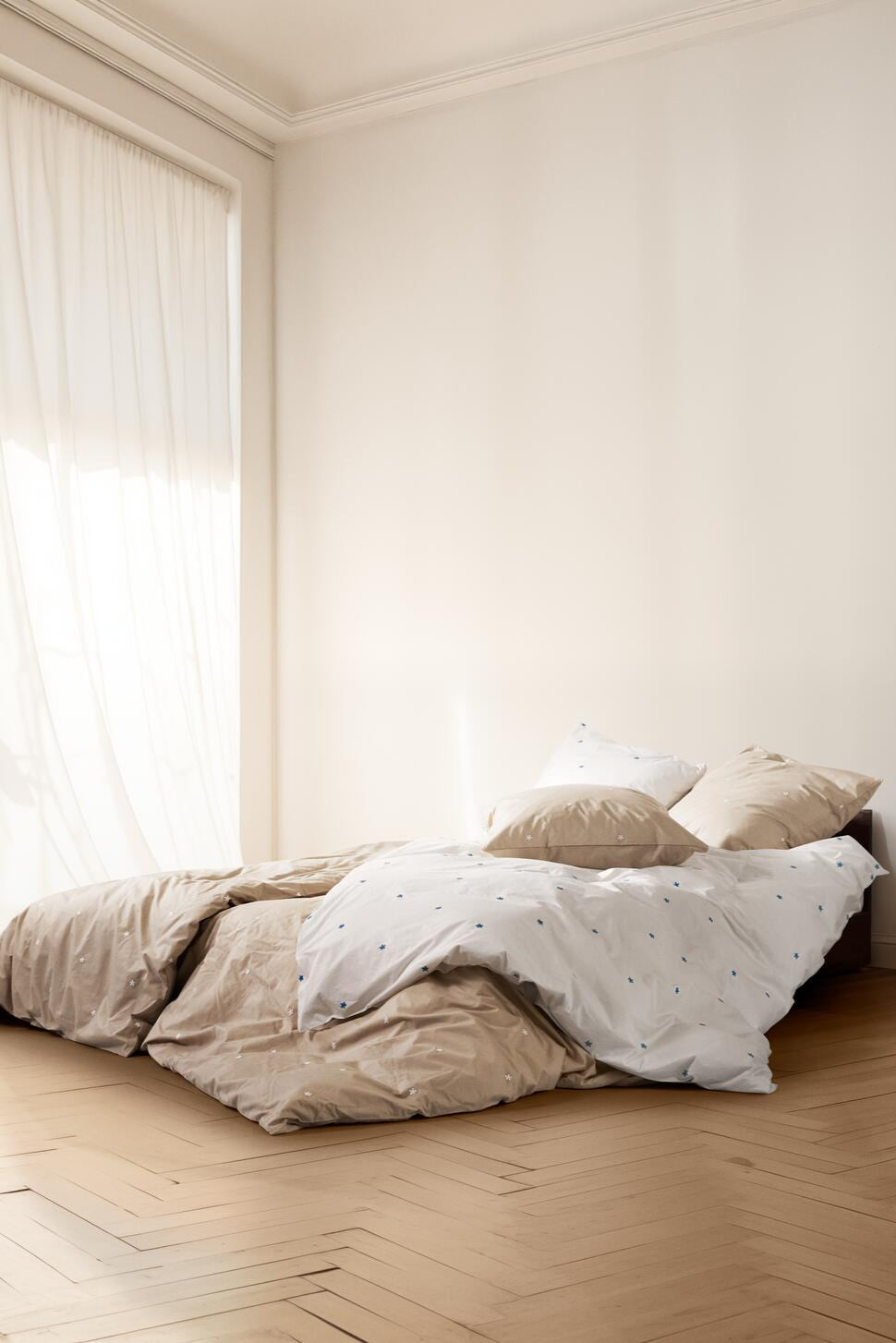 Daisy sengetøj - sand/hvid